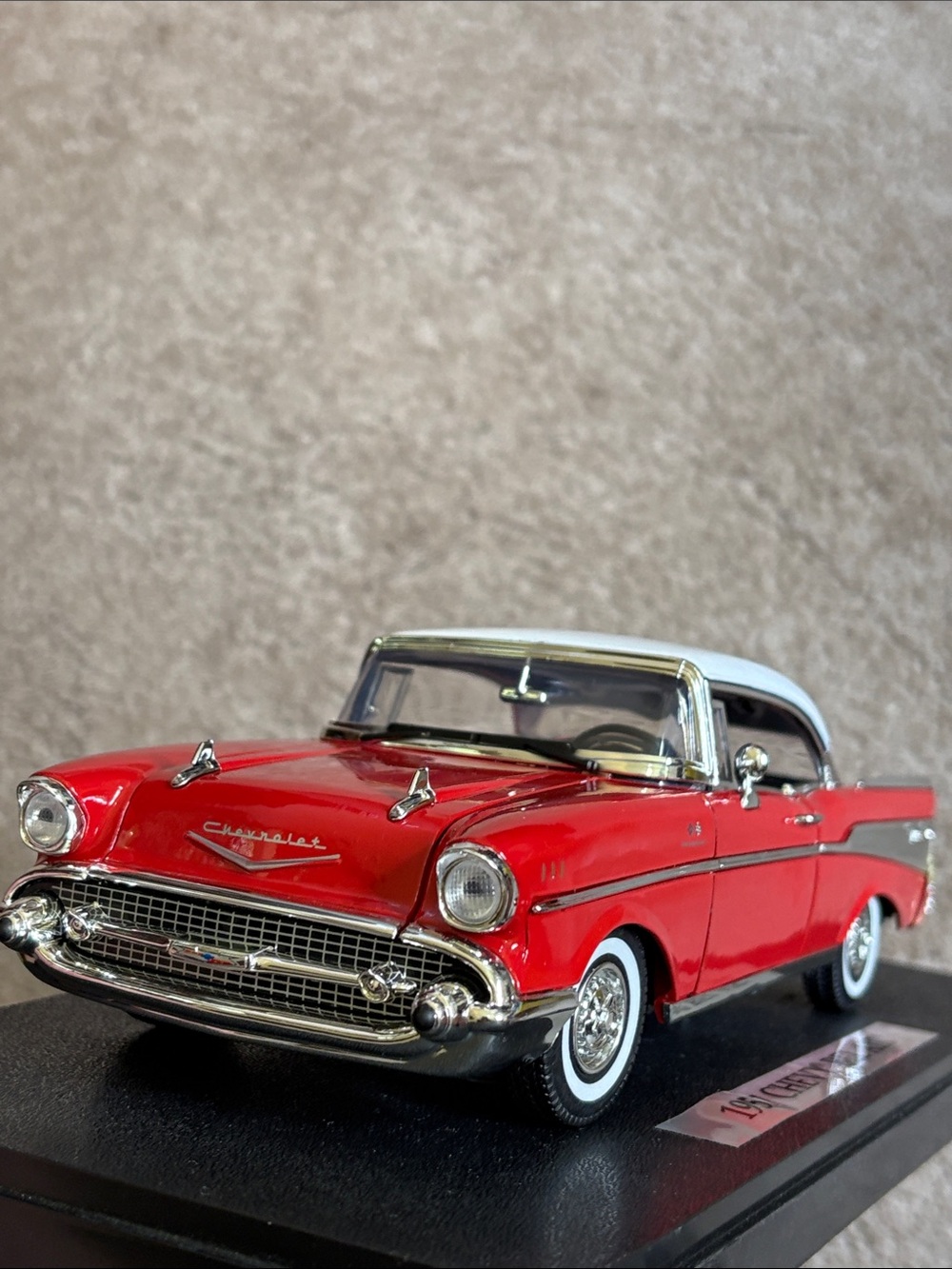 Classic 1957 Chevy Bel Air Red and White Die-Cast Model 1:18 scale